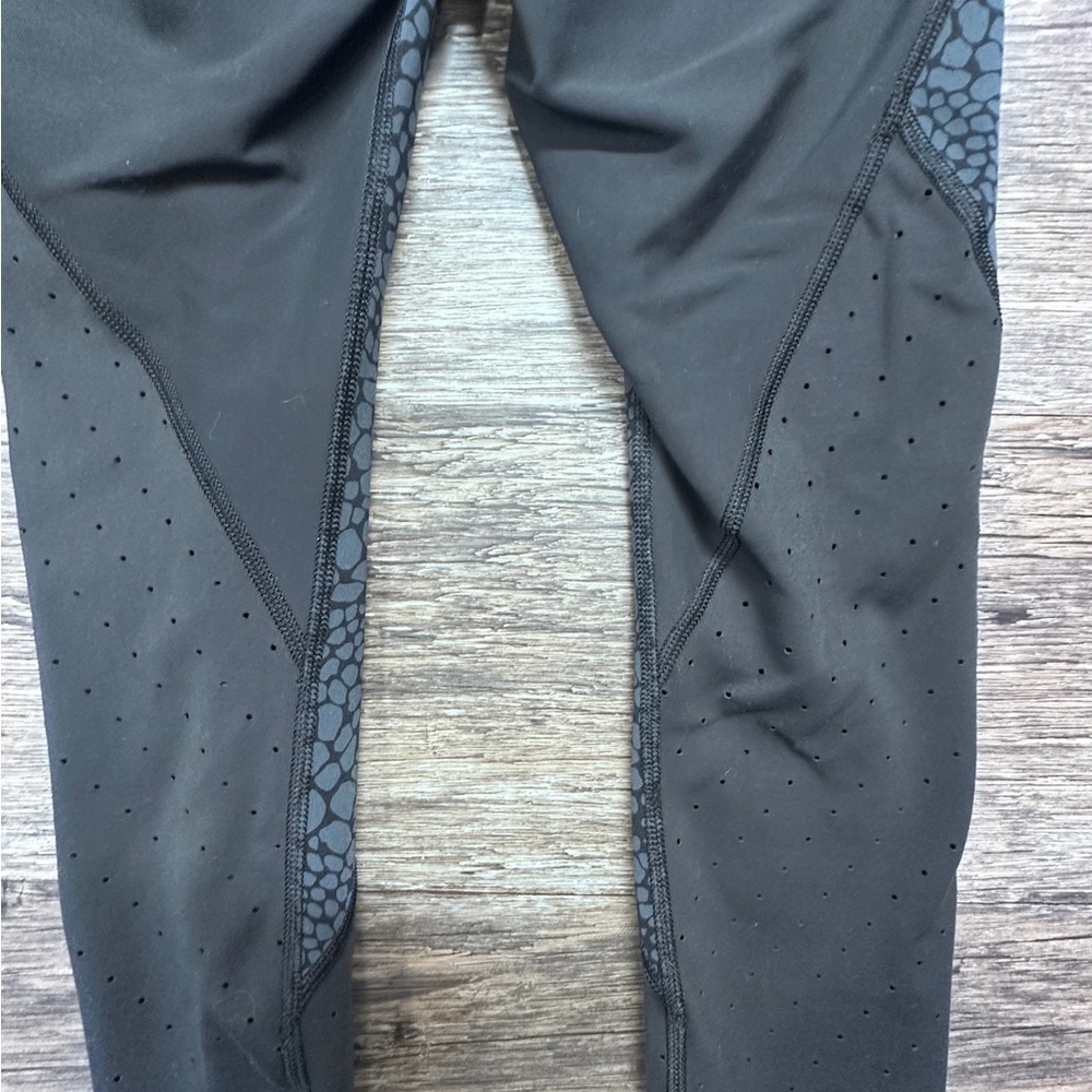 Athleta Black Patterned Leggings - Picture 5 of 8